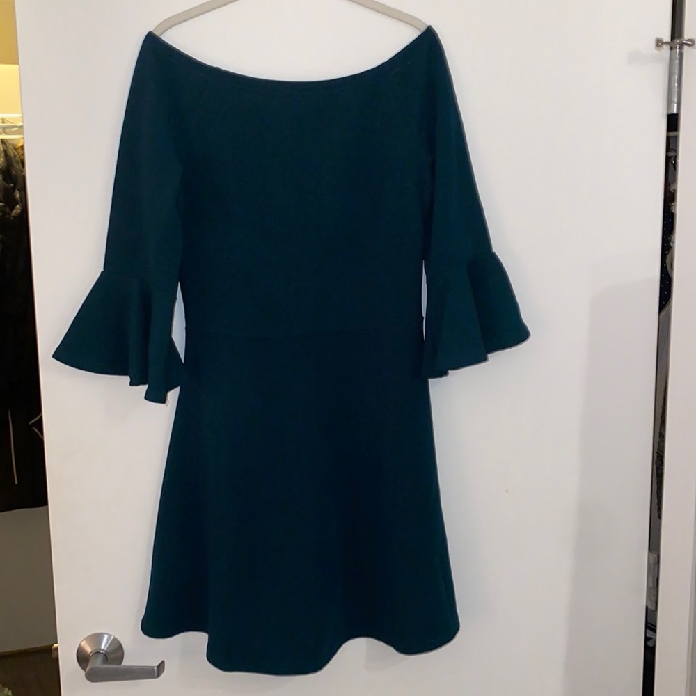 Green off the shoulder flare sleeve mini dress